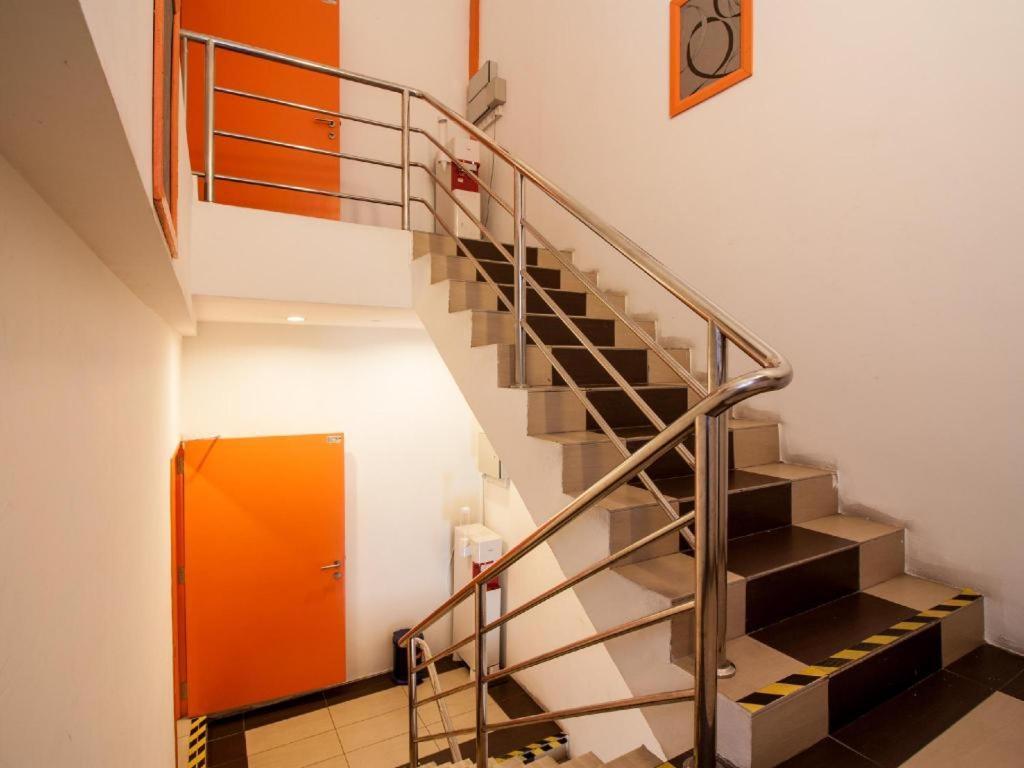 קואלה לומפור 1 Hotel Taman Connaught מראה חיצוני תמונה